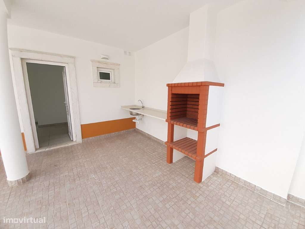 Moradia V3+1 c/vista mar na Ericeira-35