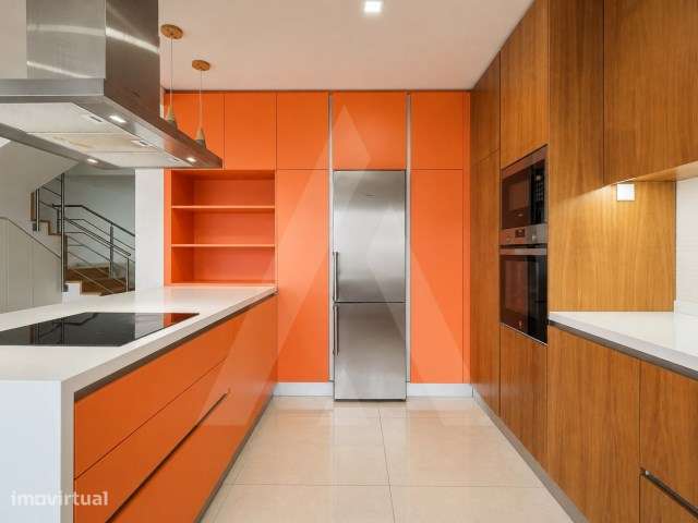 Moradia T4 de arquitetura moderna localizada em Aradas-1