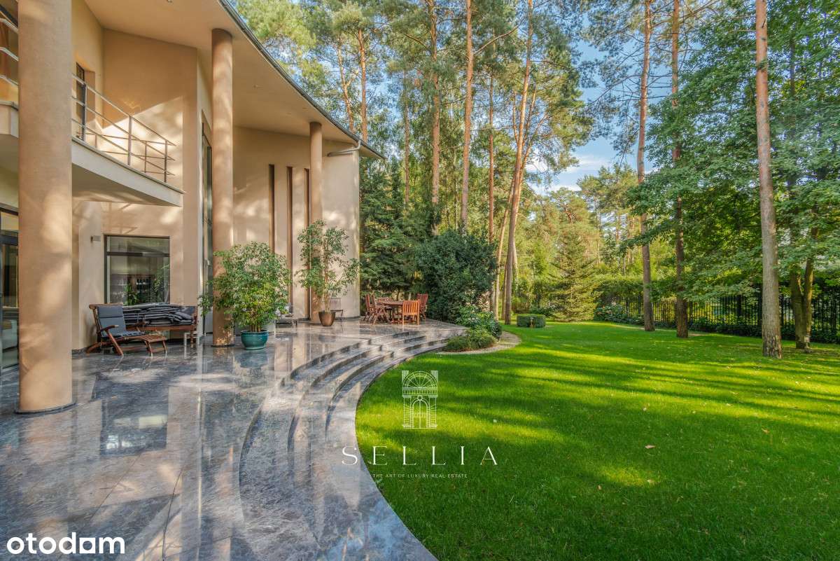Luksusowa rezydencja z basenem w Strefie A-16