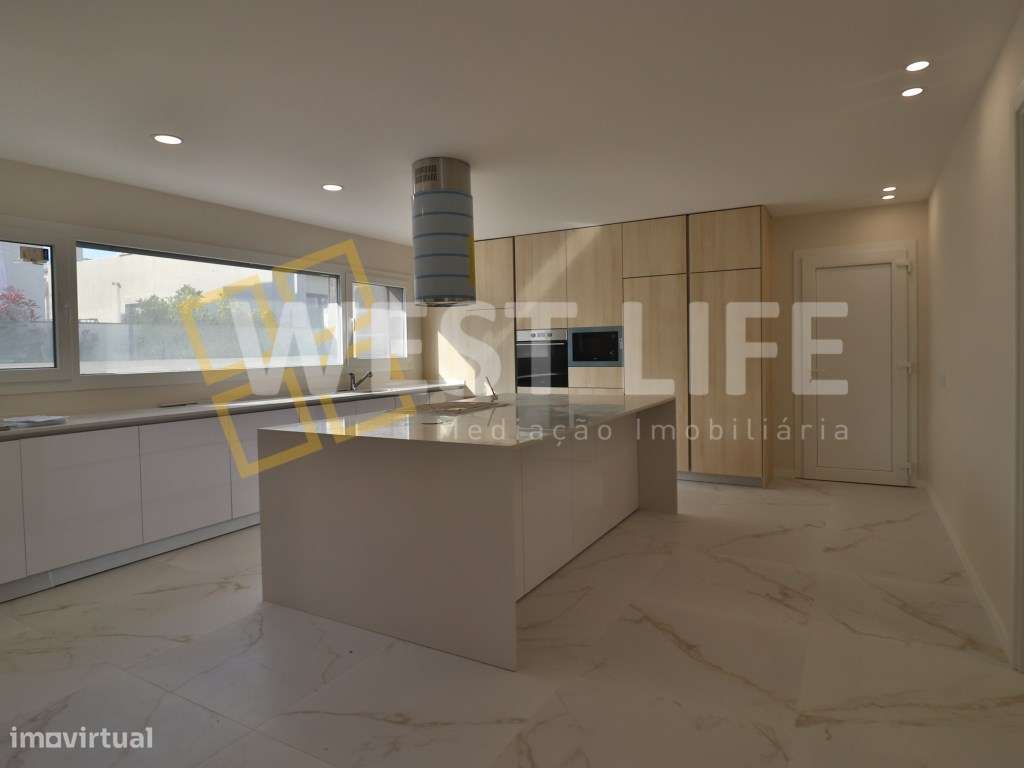 Moradia T5 arquitetura moderna NOVA com piscina e jardim - A 15 min... - Grande imagem: 5/34