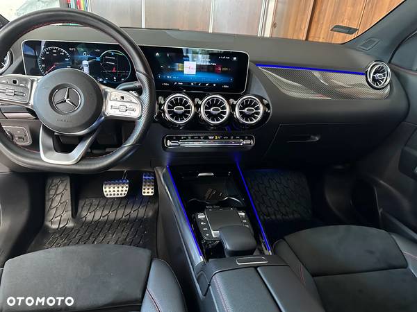 Mercedes-Benz GLA 250 4-Matic AMG Line - 17