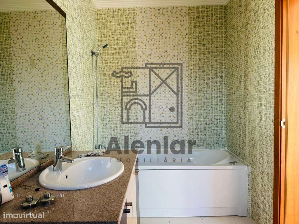 Moradia V3 localizada na freguesia da Carnota, em Alenquer.-19