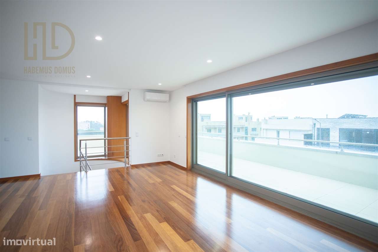 Moradia T3+1 de Luxo com 405m2 a 200 Metros da Praia em Canidelo.-33