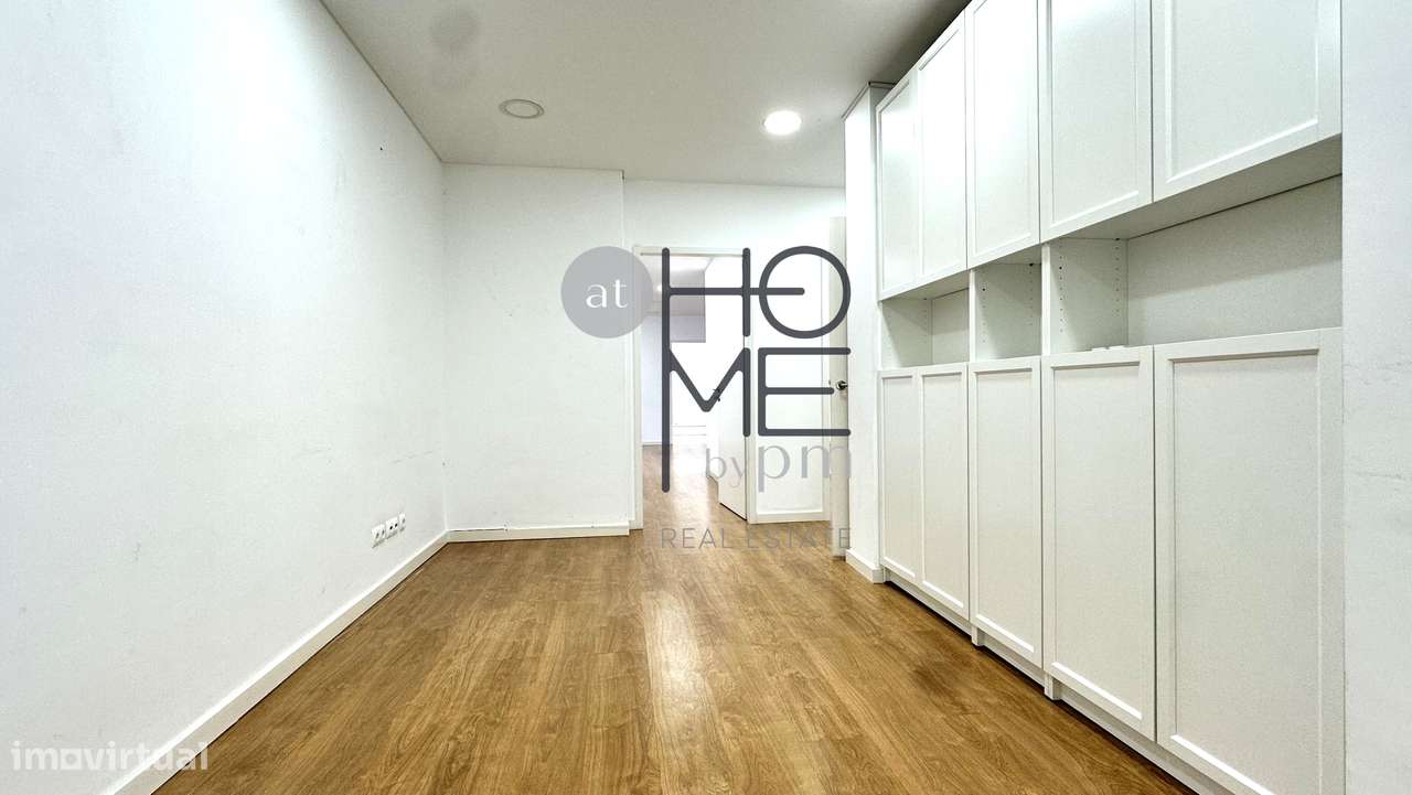 Av. Miguel Bombarda | Escritório luminoso para arrendar - Grande imagem: 2/31