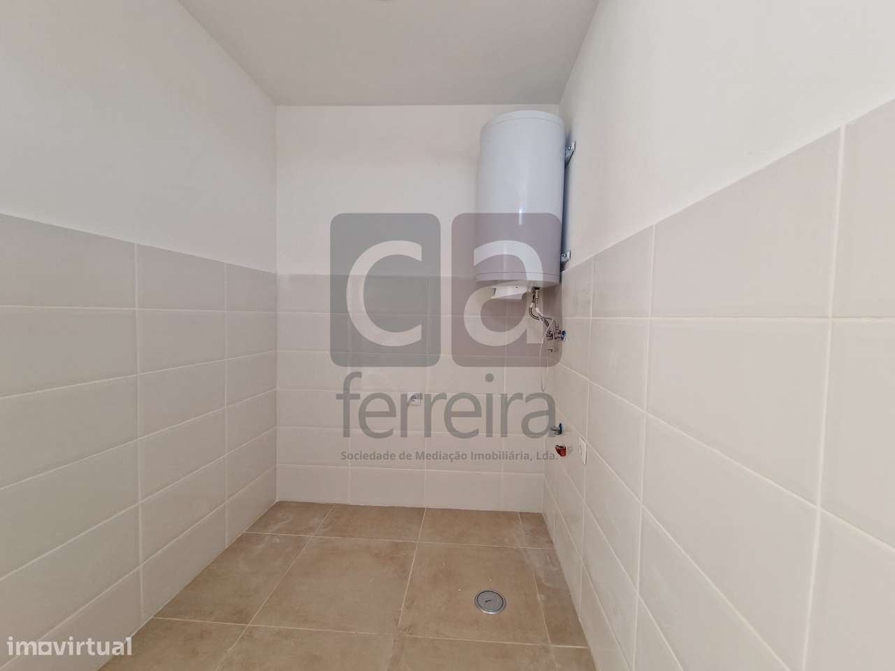 Moradia Todo renovada com pequeno  quintal e terraço - Grande imagem: 4/38