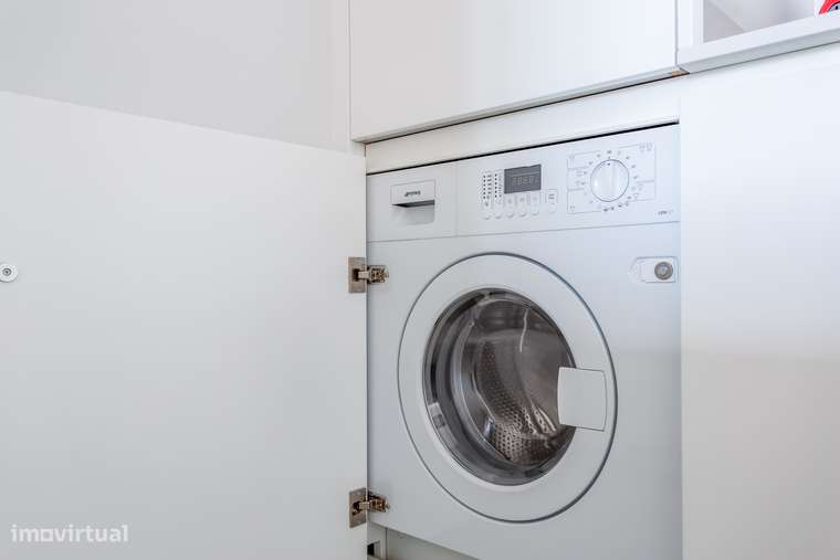 Apartamento T2 com garagem e vista cidade Campolide - Grande imagem: 2/24