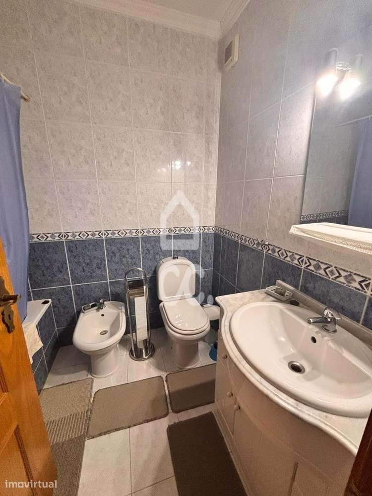 Apartamento T2, com arrecadação privativa no sotão e garagem individua-11