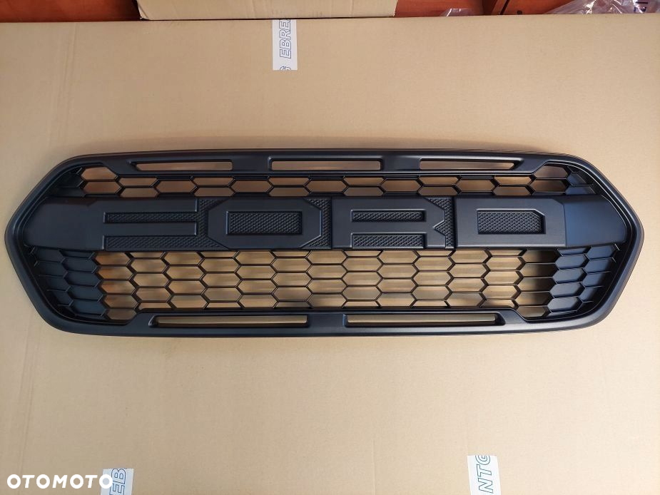 GRILL ATRAPA NOWA OE FORD CUSTOM 2467234 - 3