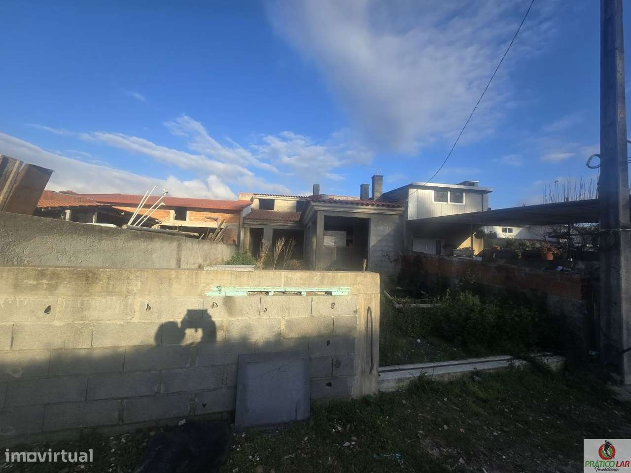 Moradia em construção com dois pisos e logradouro - Grande imagem: 4/22