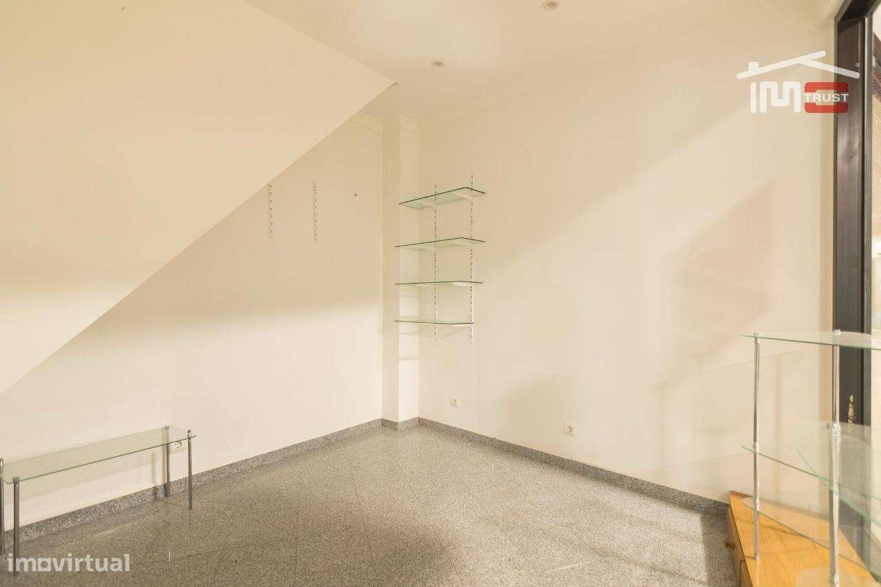 LOJA PARA COMÉRCIO NO FÁTIMA SHOPPING JUNTO AO SANTUÁRIO DE FÁTIMA - Grande imagem: 5/8