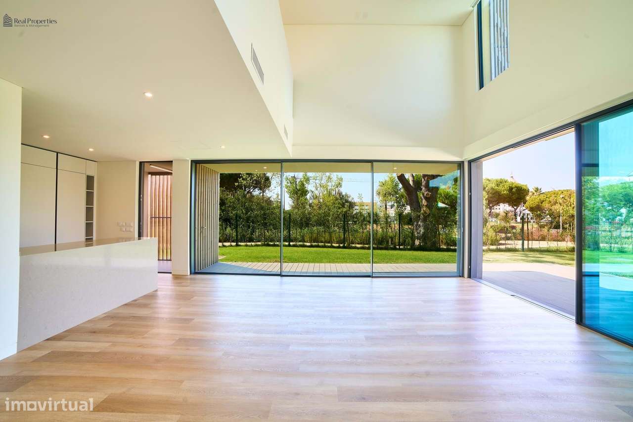 Elegância e Exclusividade em Vilamoura – Moradia T2 com Piscina Privad - Grande imagem: 3/44