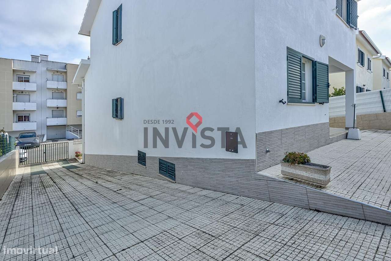 Moradia T3 com garagem para três carros-8