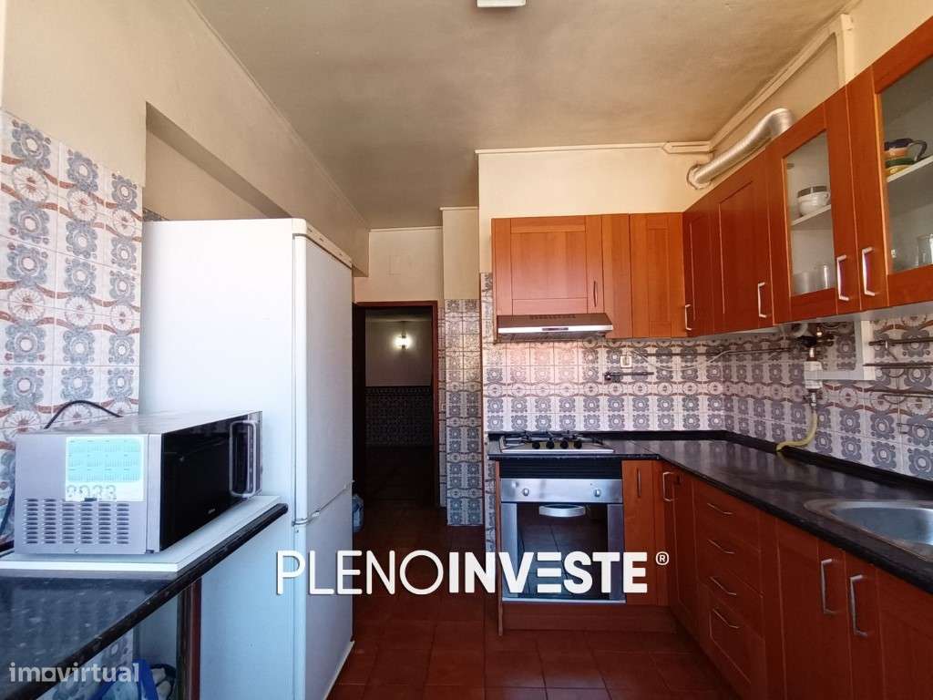 T2 com Excelente Potencial + Arrecadação de 40m2 em Corroios-16