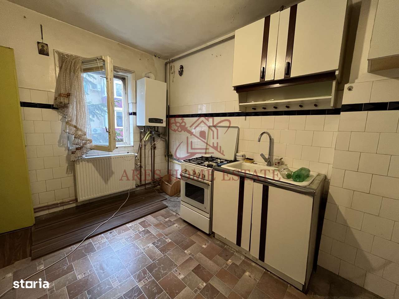 Etaj 1, 3 camere, spatios, 2 băi, centrală proprie – zonă excelentă-9