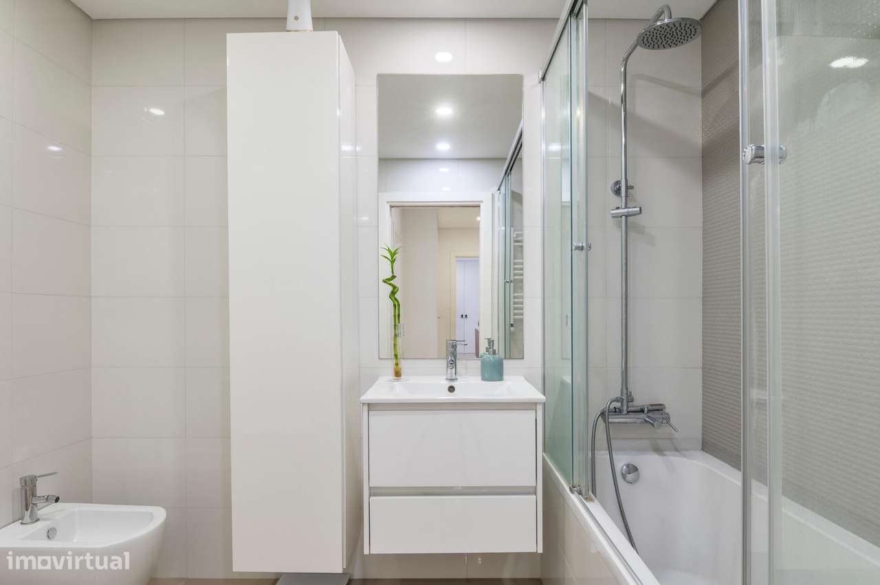 T2 Moderno (2020) com Box para 2 Carros na Urb Casas do Lago,...-21