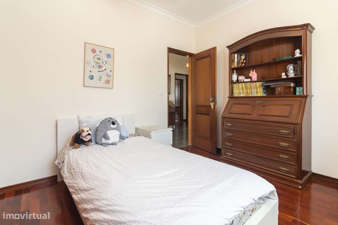 Moradia T5 isolada, Garagem , Quinta Charnequinha-22