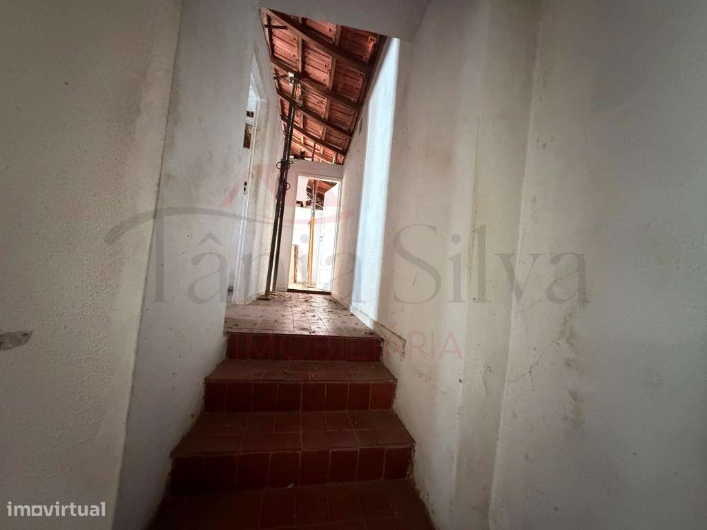 Moradia Térrea T1 para Restauro em Bustelo, Recarei-8