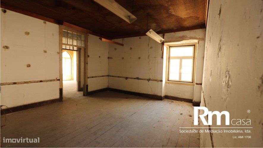 Magnifico prédio devoluto na Rua da Sofia, Largo do Terreiro da Erva-35