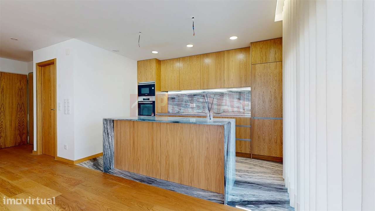 APARTAMENTO T4 DUPLEX NOVO COM TERRAÇO NA COBERTURA À SOLUM - CEDRO RE-3