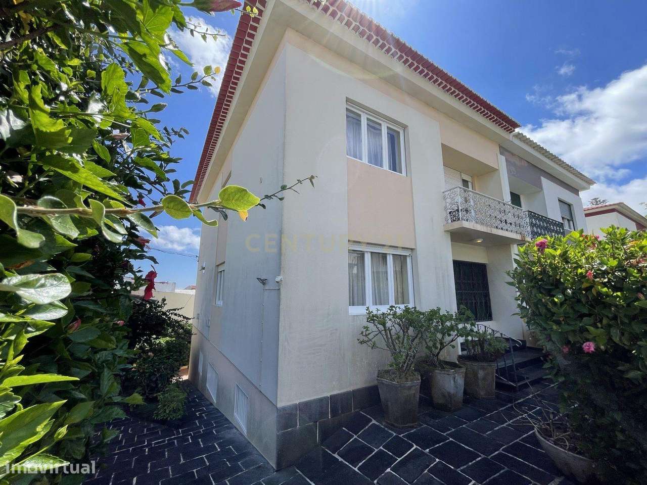 Moradia com Potencial Único no Centro da Cidade de Ponta Delgada - Grande imagem: 3/24