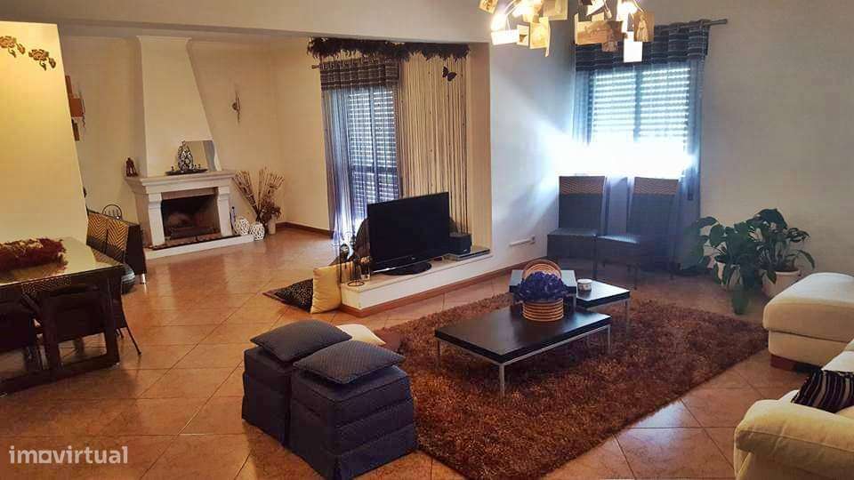 Apartamento T3, com boas áreas, numa praceta calma e acolhedora. - Grande imagem: 3/10