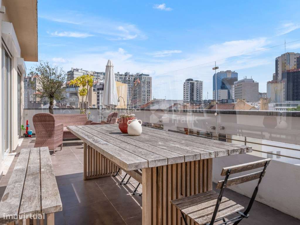 Penthouse T3 Duplex com Terraço | Próximo das Amoreiras-23