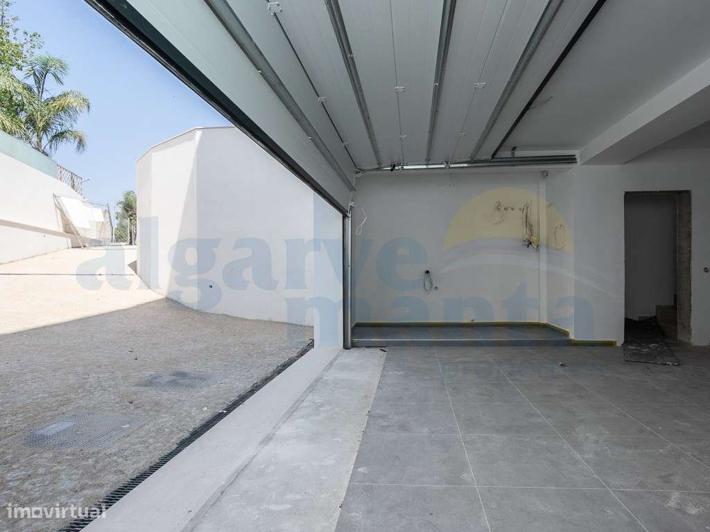 Moradia T4 de Arquitetura Contemporânea com Piscina, Rooftop e Vist...-37