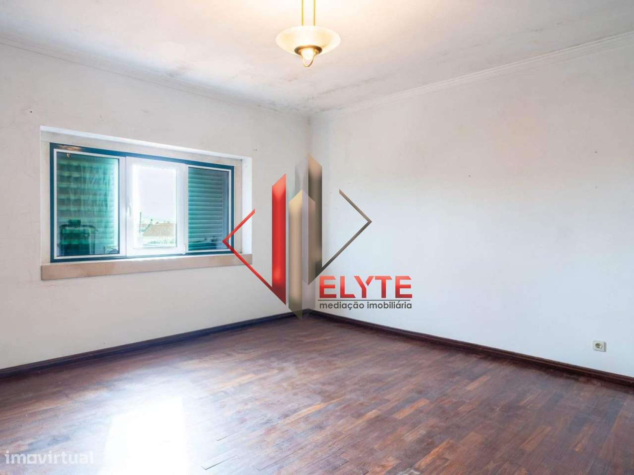 Moradia T7 no centro de Samora Correia-50