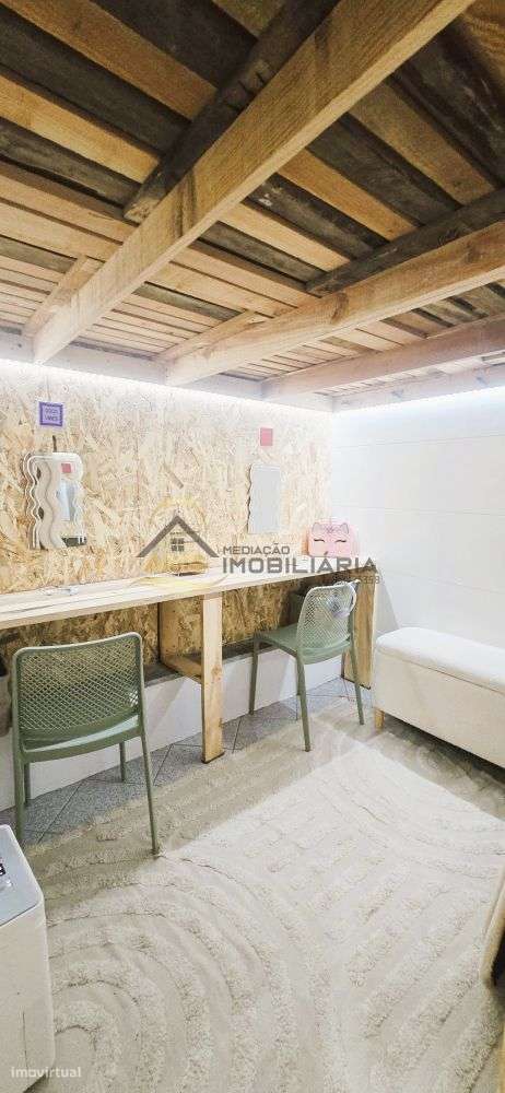 LOJA COMERCIAL/APARTAMENTO T1+1-20