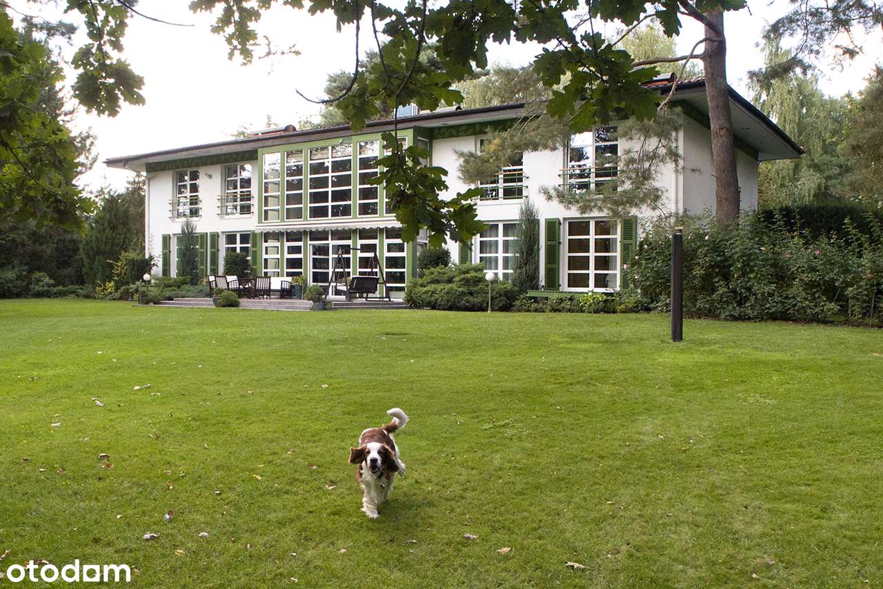 Rezydencja w Wawrze na pięknej działce-10