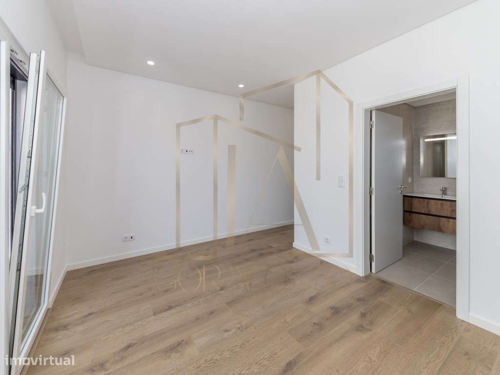 Moradia Geminada T3 com Suíte e Ótimo Espaço Exterior-20