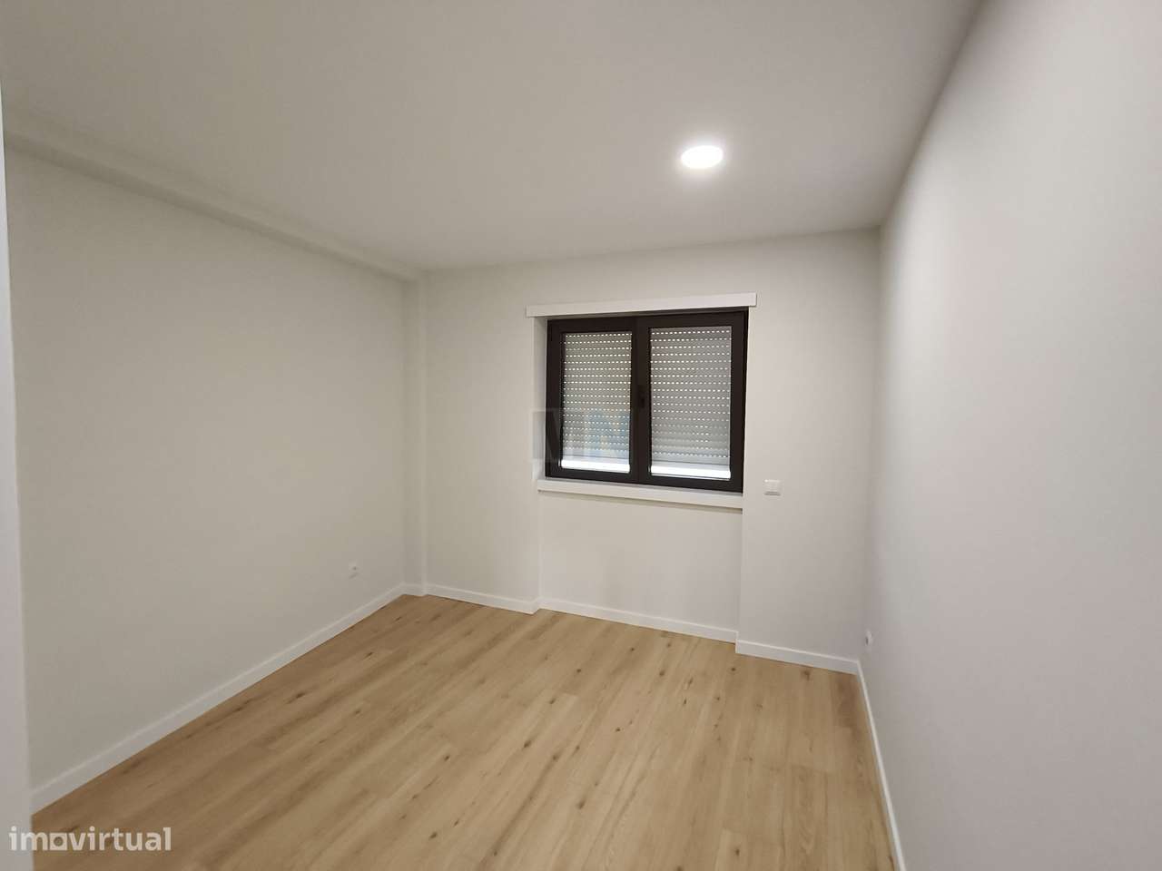 Vende-se T2 Totalmente Renovado em Celas – Vistas Rio e Universidade-20