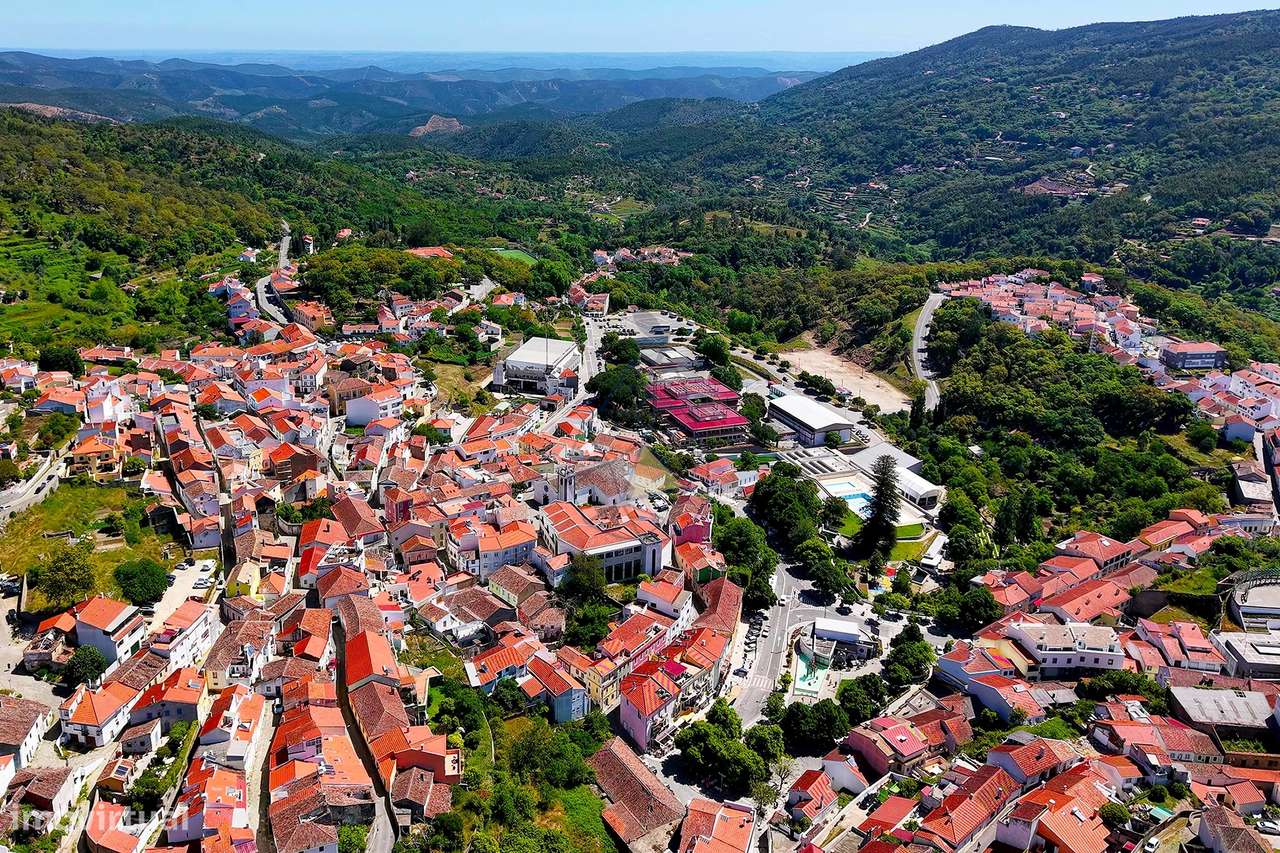 Edifício com Loja e Habitação, Charme, Investimento e Rendimento  no C-44