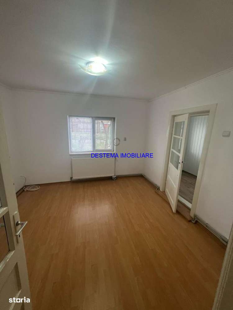 Valu lui Traian, casa la sosea, renovata - Imagine principală: 2/9