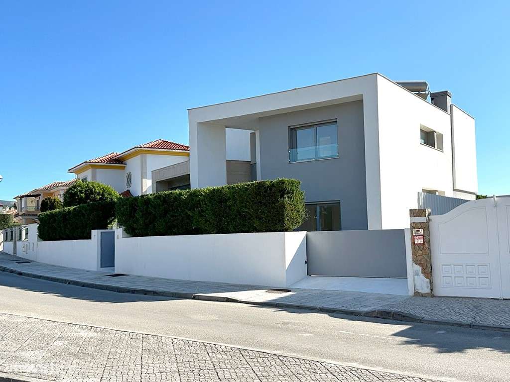 Moradia T4 à venda em Azeitão, situada na prestigiada zona de Vila ... - Grande imagem: 4/60