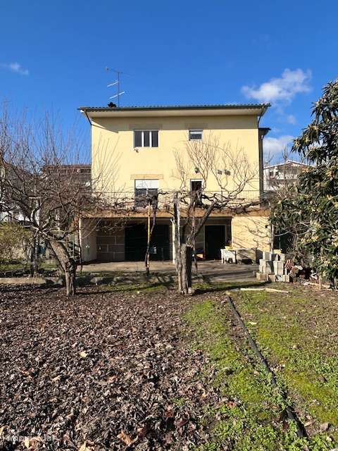 Vende-se Moradia de 3 pisos em Chaves-18