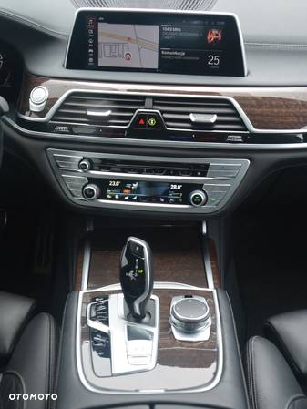 BMW Seria 7 730d xDrive mHEV sport - 13