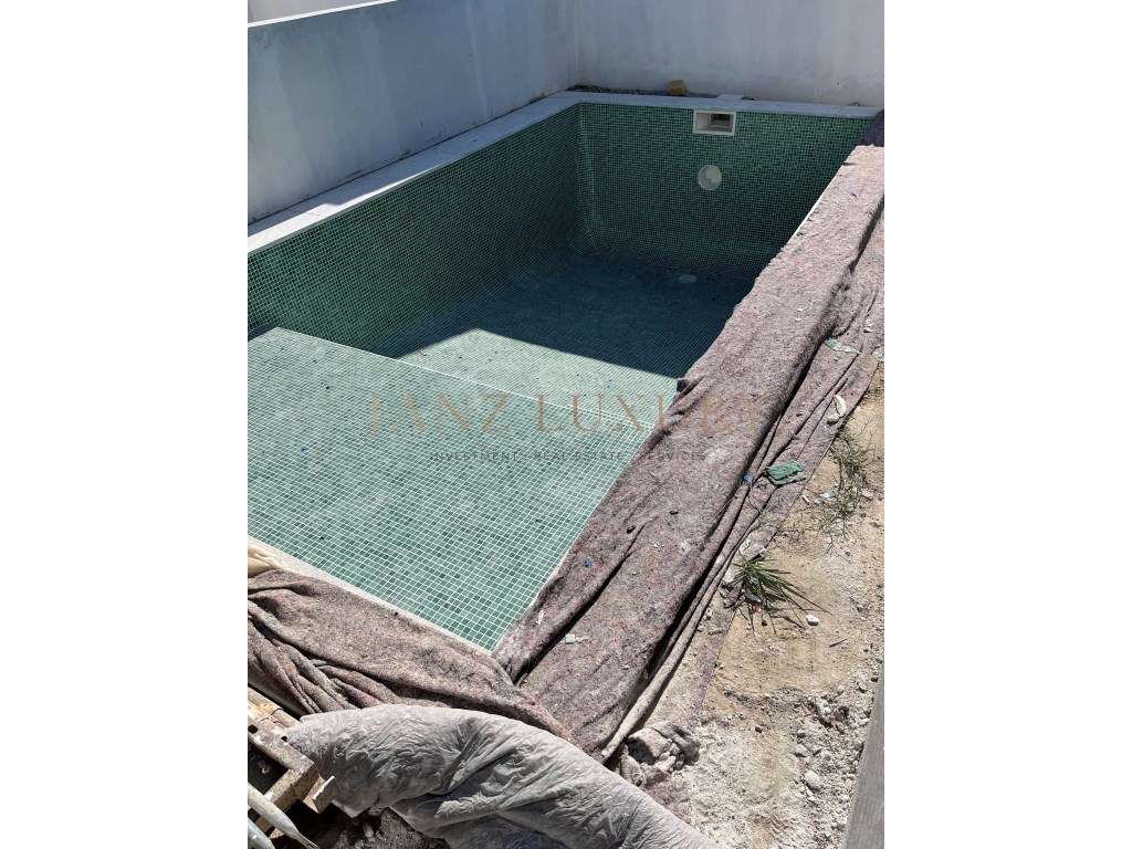 Moradia Térrea T4 com Piscina e Jardim em Fernão Ferro-31