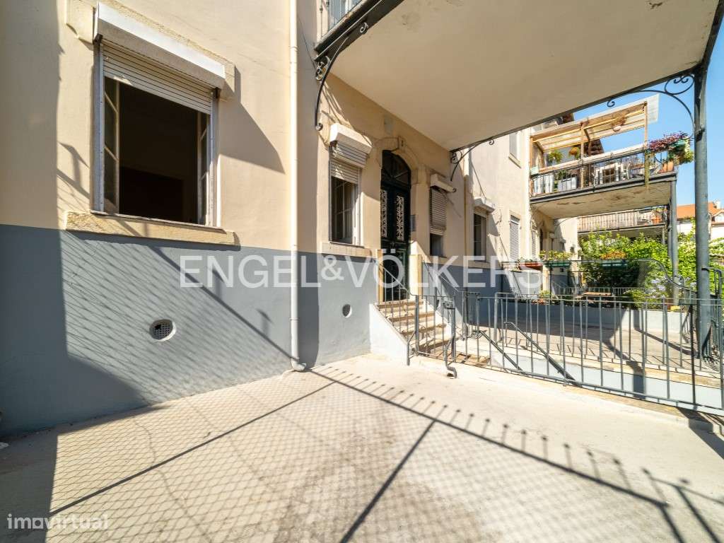 Apartamento por Remodelar com jardim na Graça-35
