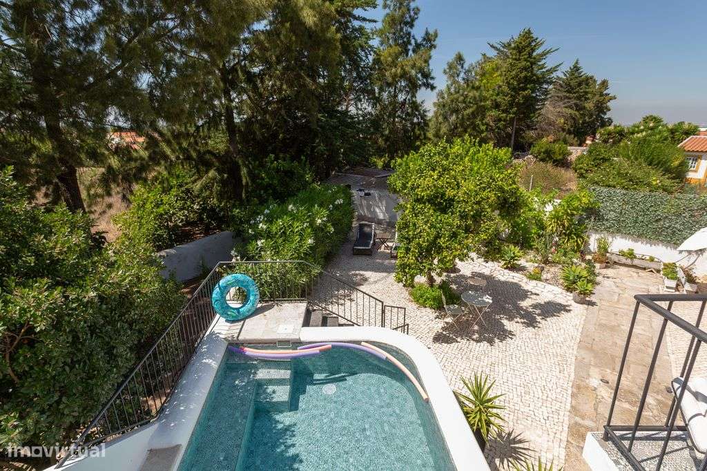 Moradia T5 com jardim e piscina no coração histórico de Azeitão-33