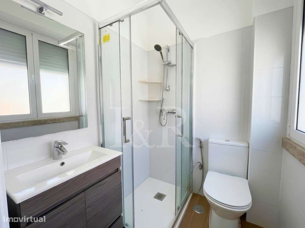 Apartamento T1 renovado com vista rio na Graça, Lisboa-7