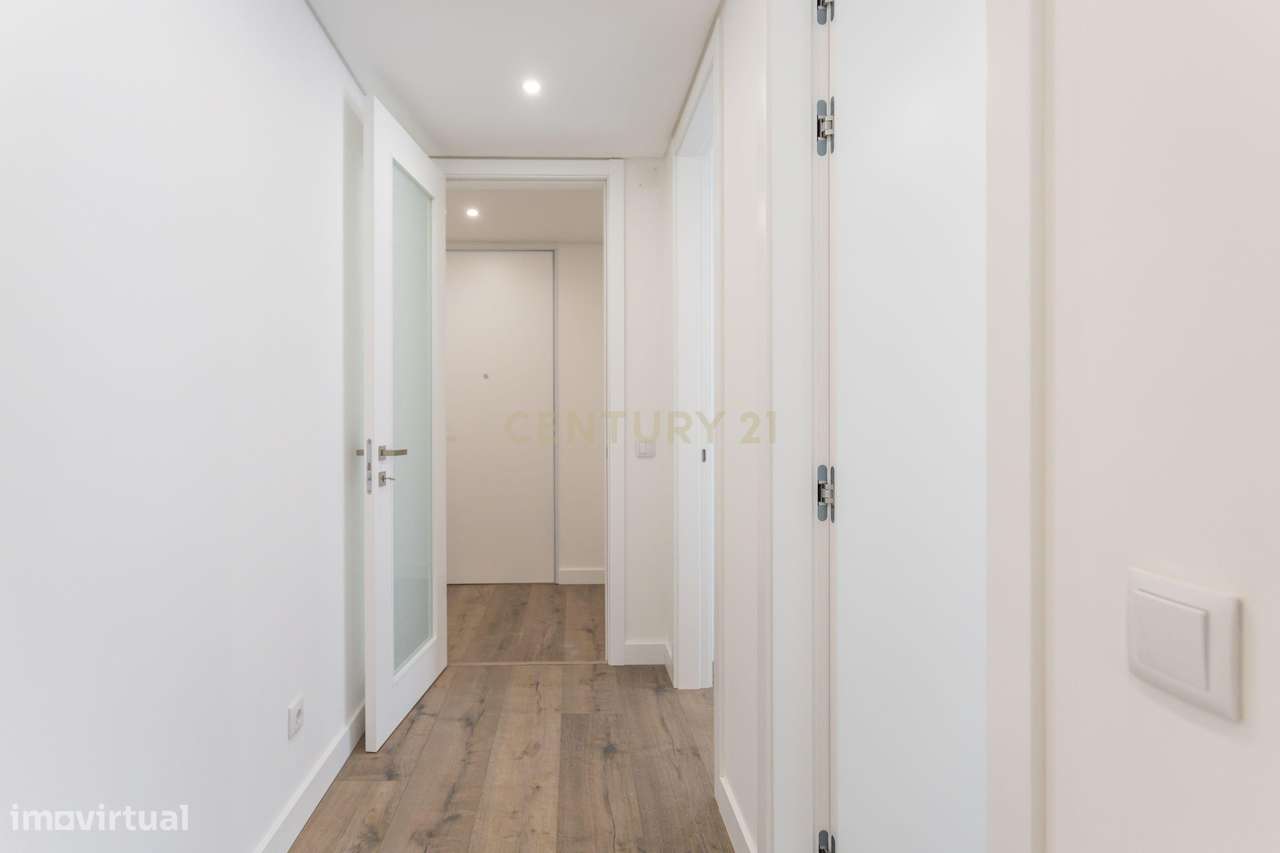 Dois Apartamentos Modernos (T3 + T2) na Qta. do Desembargador – Feijó-42