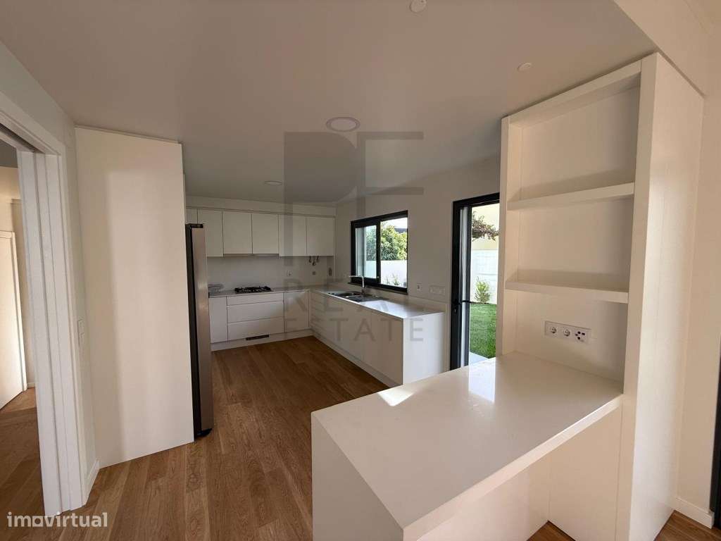 Moradia Independente T4 - Bicesse-11