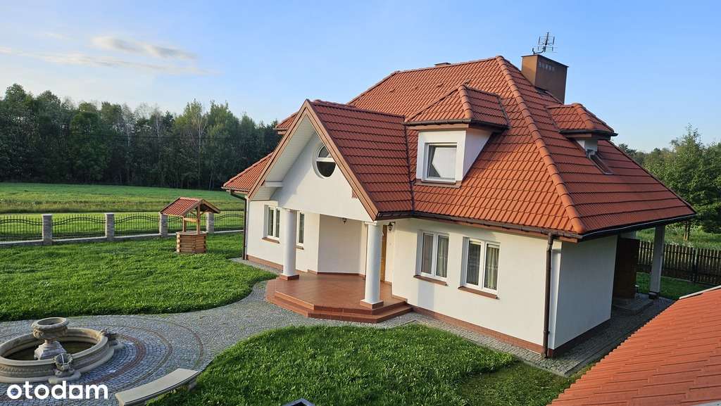 Dom pełen charakteru w stylu polskiego dworu-0