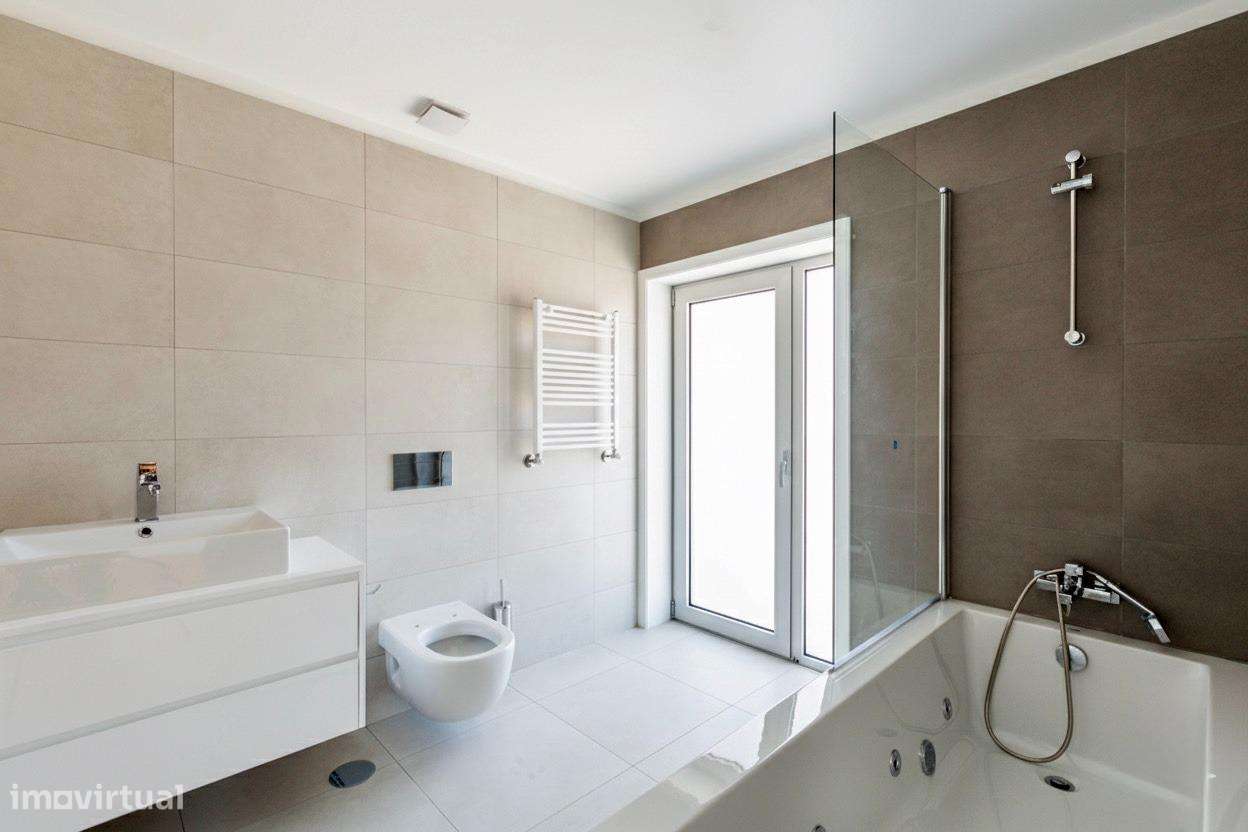 Moradia nova de gaveto em Famalicão-14