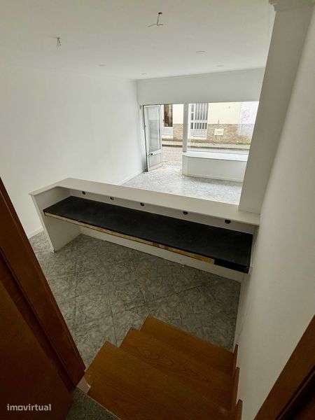 Loja em Valpaços com WC e arrecadação - Grande imagem: 4/7