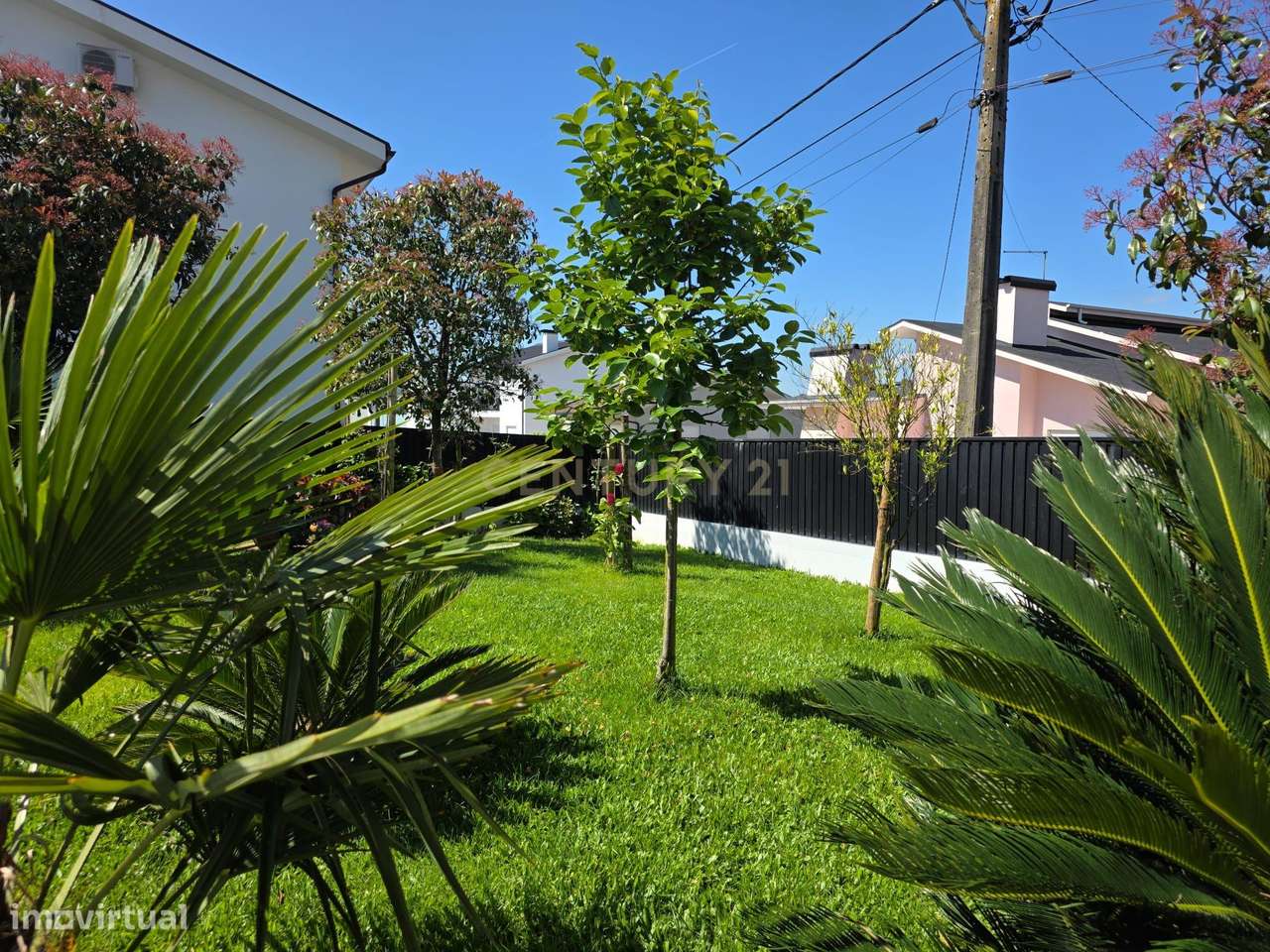 Moradia situada em Beire / Paredes-11