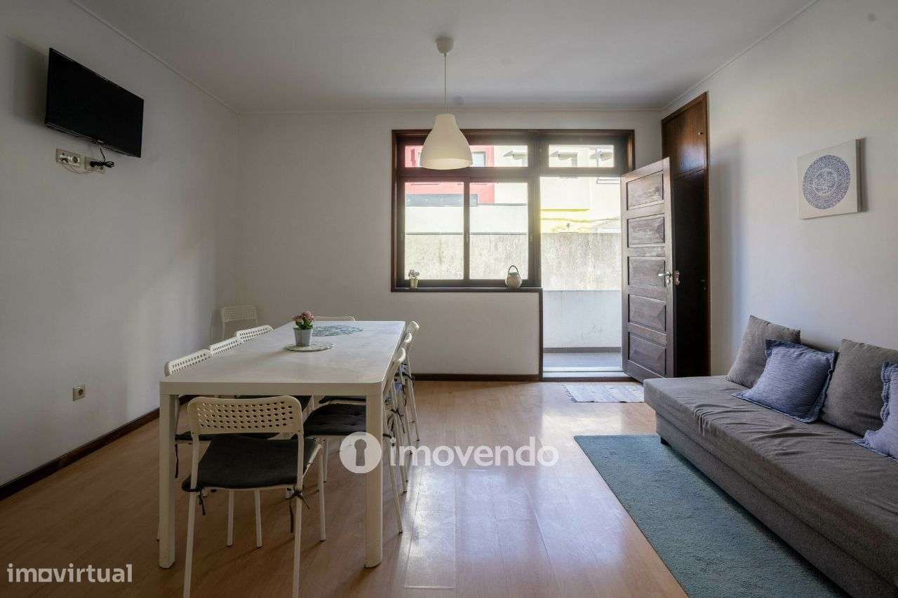Apartamento T3, com duas varandas, em Paranhos, no centro do Porto - Grande imagem: 4/38