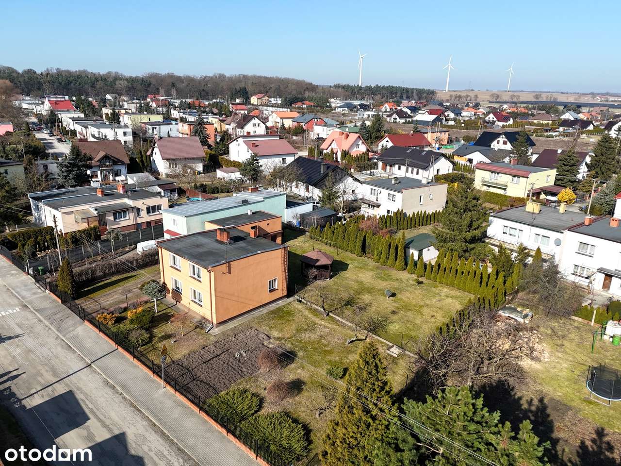 Dom wolnostojący w Pakości na dużej działce!-18