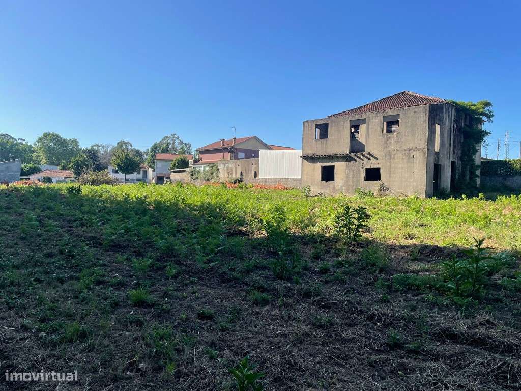 Casa para Restauro + Terreno | 3200m²-5